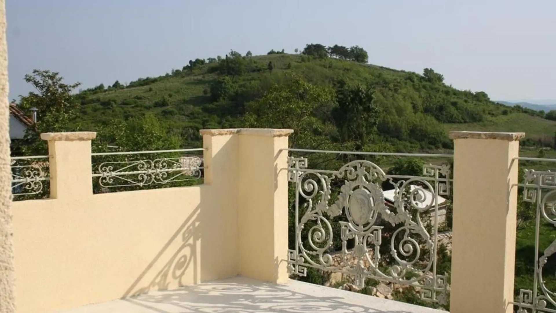 Liebevoll Eingerichtetes Istrisches Steinhaus Mit Grosser Ueberdachter Terrasse In Zentraler Lage Vižinada